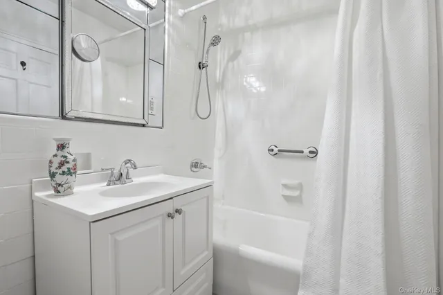 $875,000 | 10 Brooklands, Unit 1H, Bronxville, NY 10708