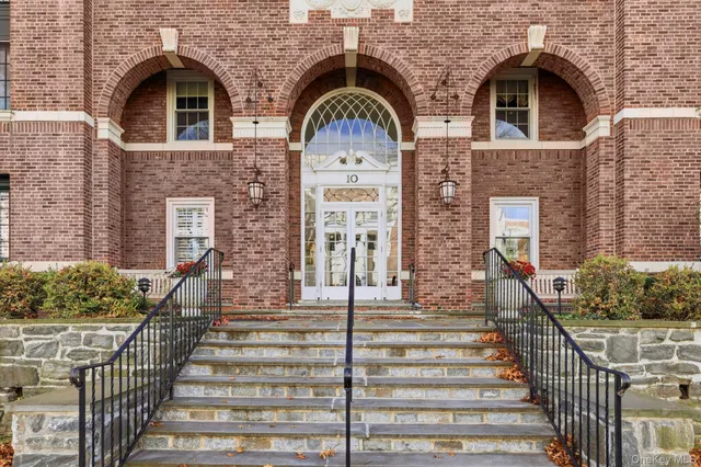 $875,000 | 10 Brooklands, Unit 1H, Bronxville, NY 10708