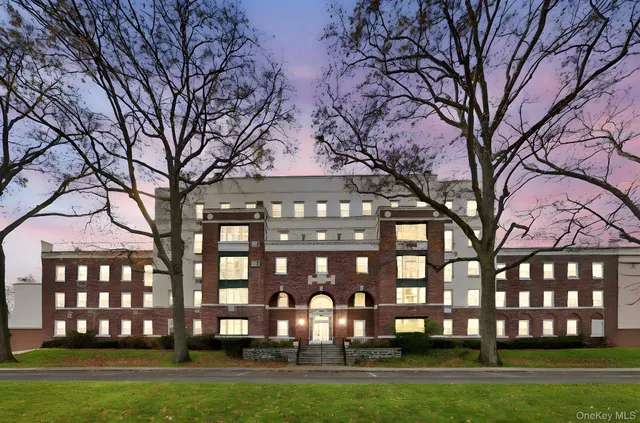 $875,000 | 10 Brooklands, Unit 1H, Bronxville, NY 10708