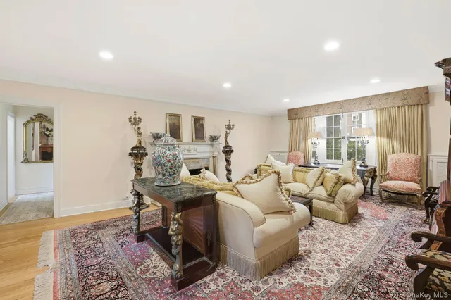 $875,000 | 10 Brooklands, Unit 1H, Bronxville, NY 10708
