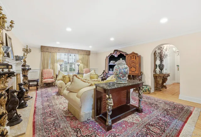 $875,000 | 10 Brooklands, Unit 1H, Bronxville, NY 10708