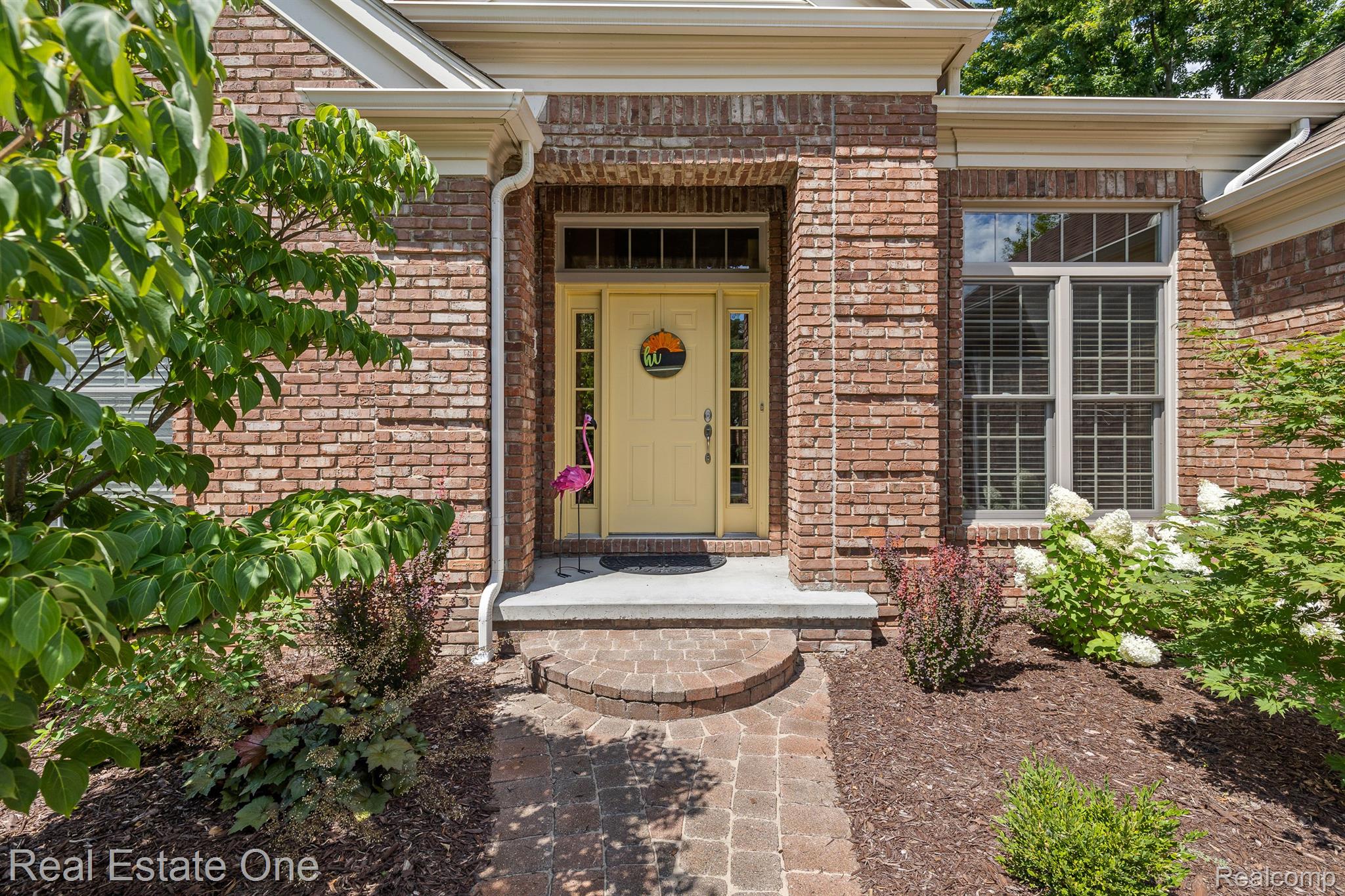 1272 Thames Drive Rochester, MI 48307 - Photo 3 of 37 Gallery Image 3