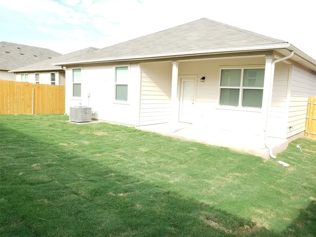 $2,050 | 118 Lullaby Drive, Georgetown, TX 78626