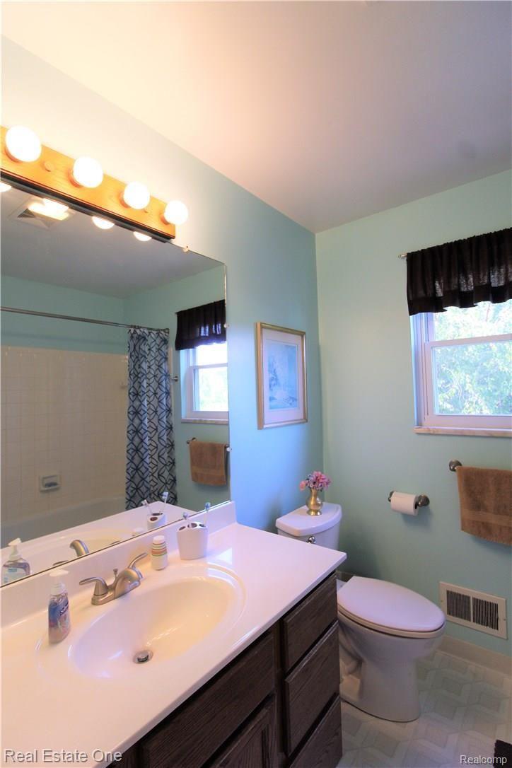 41766 Cherry Hill Road Novi, MI 48375 - Photo 22 of 34 IMG_0770 (2).JPG