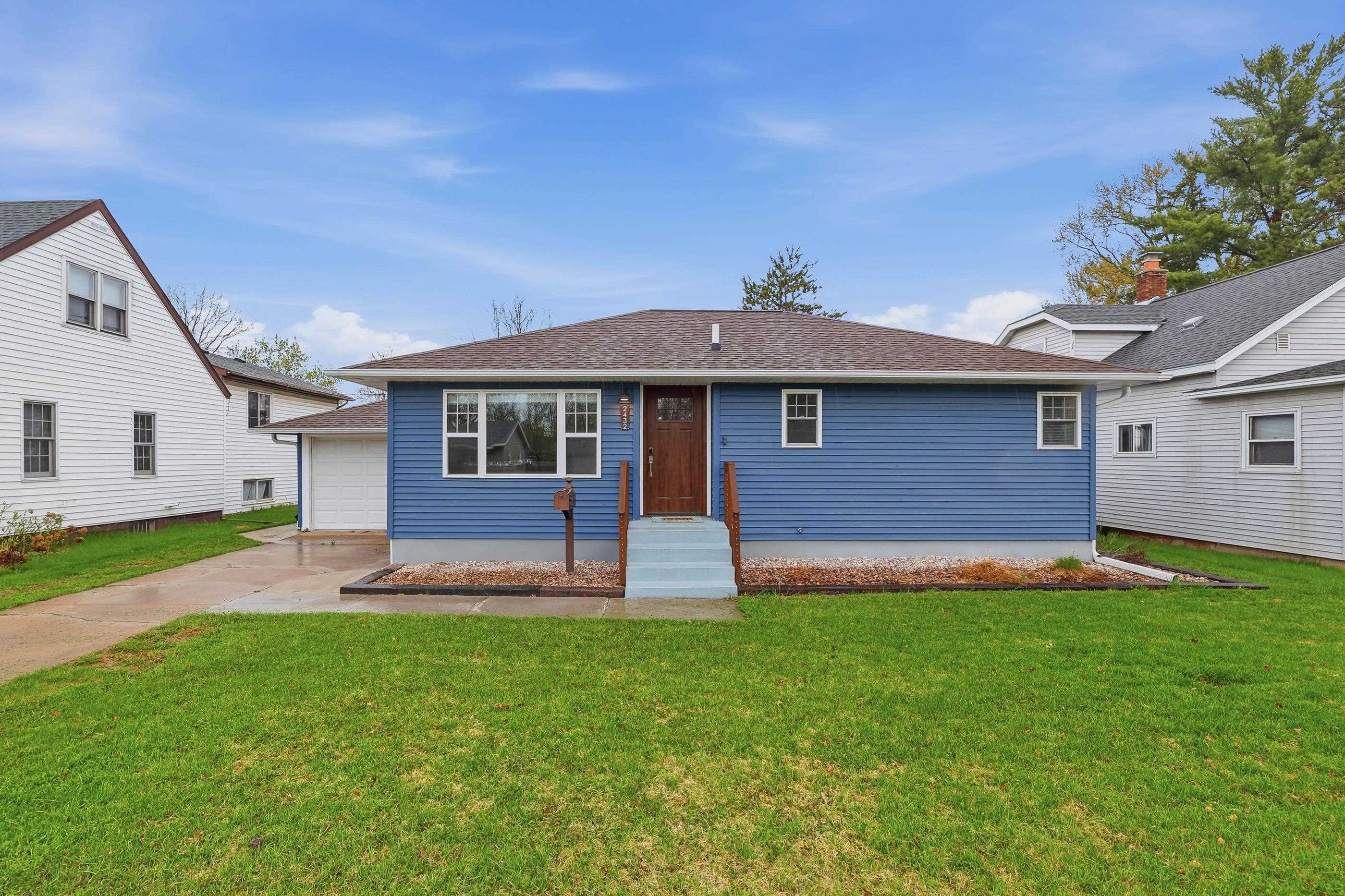 2432 Stanley Street Stevens Point, WI 54481 - Photo 3 of 42