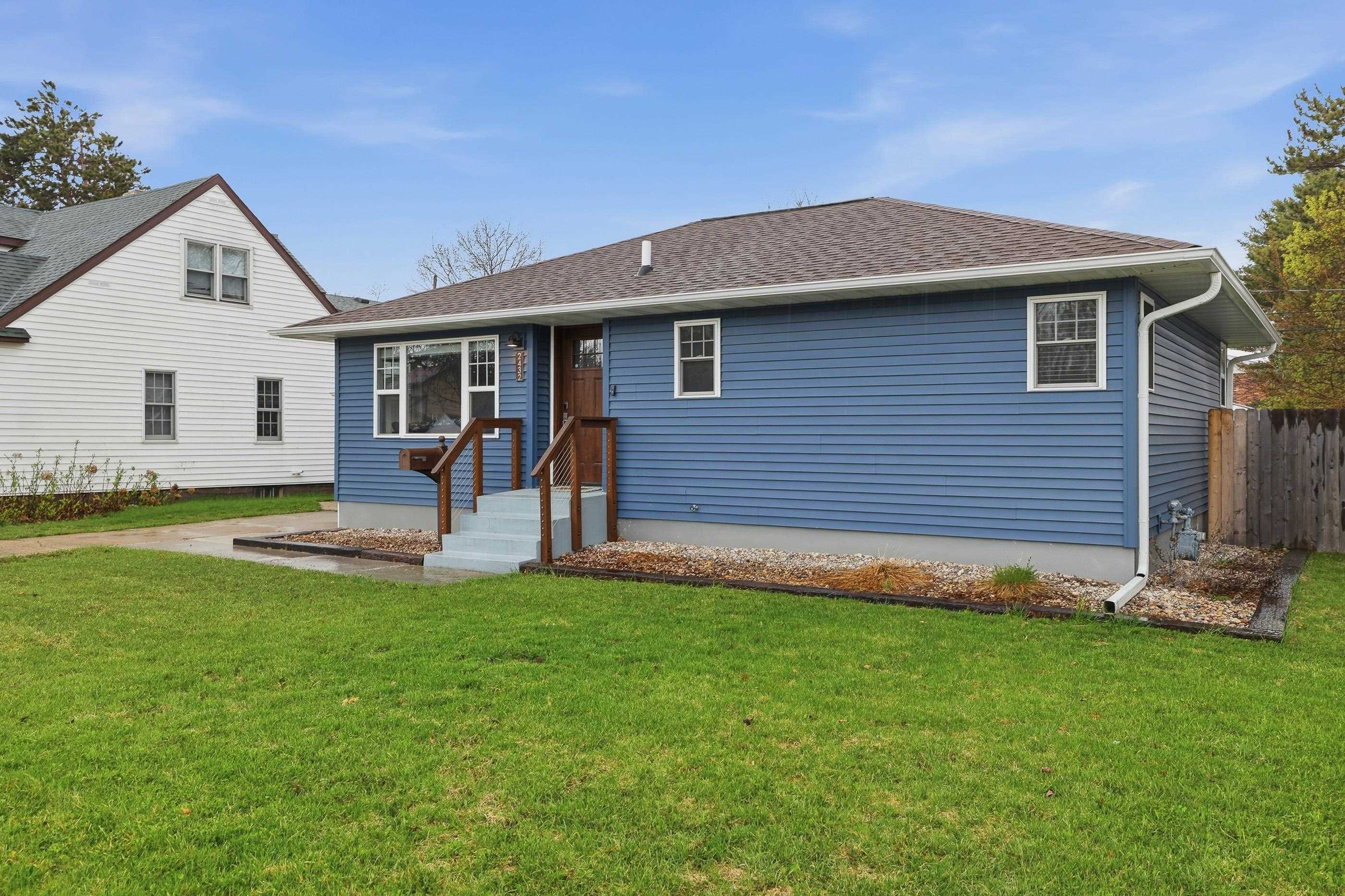 2432 Stanley Street Stevens Point, WI 54481 - Photo 4 of 42