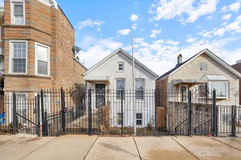 $220,000 | 3353 South Bell Avenue, Chicago, IL 60608
