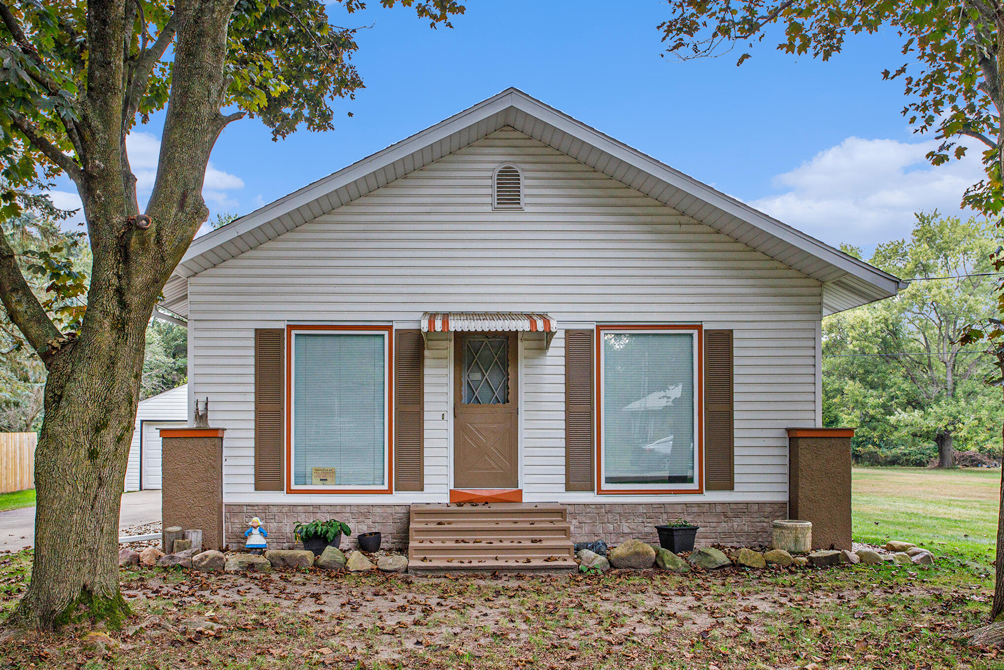 429 North 30th Street Springfield, MI 49037 - Photo 3 of 28 IMG_0422
