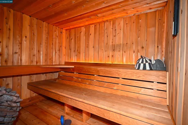 a view of yard with green space