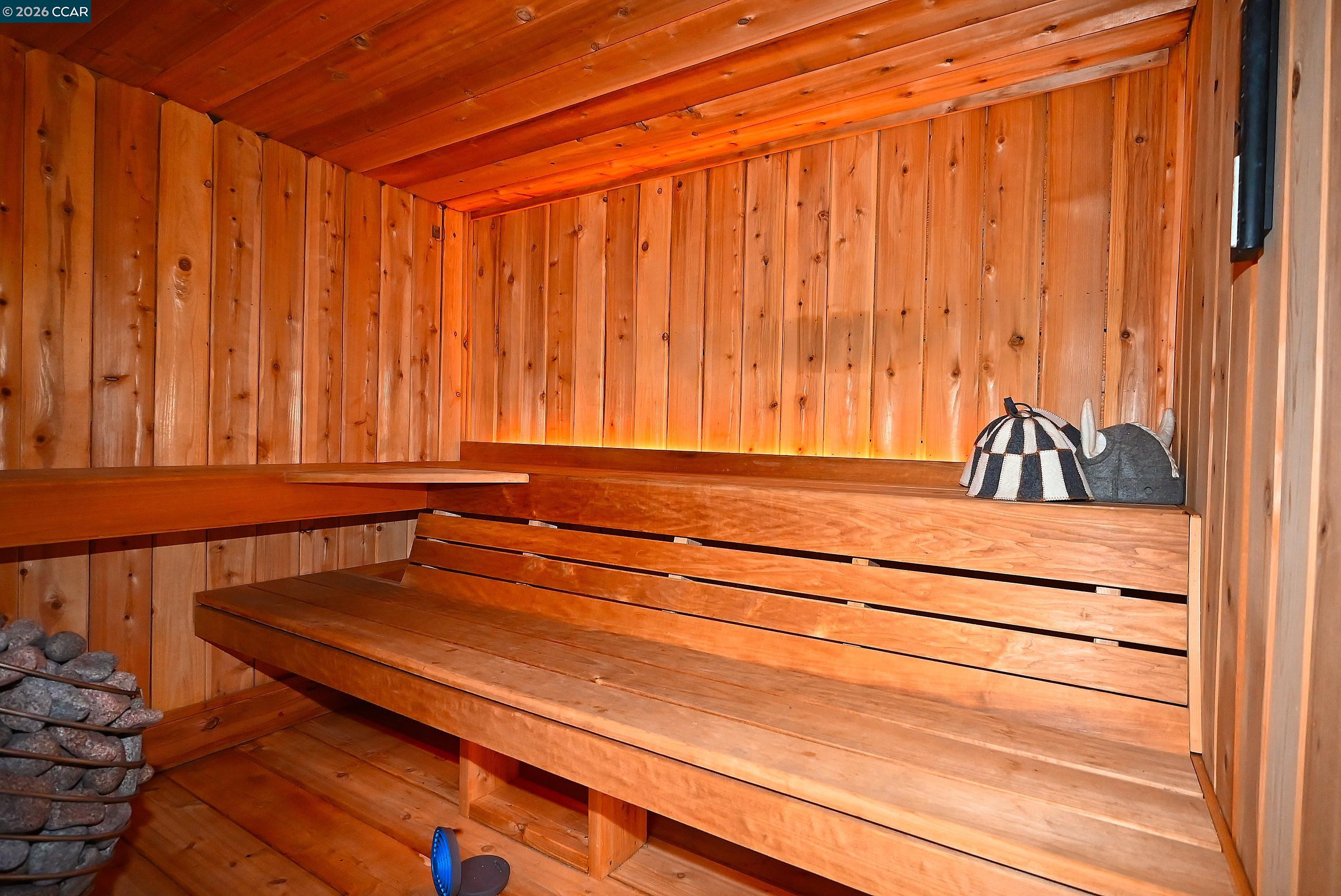 1239 Sunrise Ridge Drive Lafayette, CA 94549 - Photo 35 of 59 a view of room with window and tub