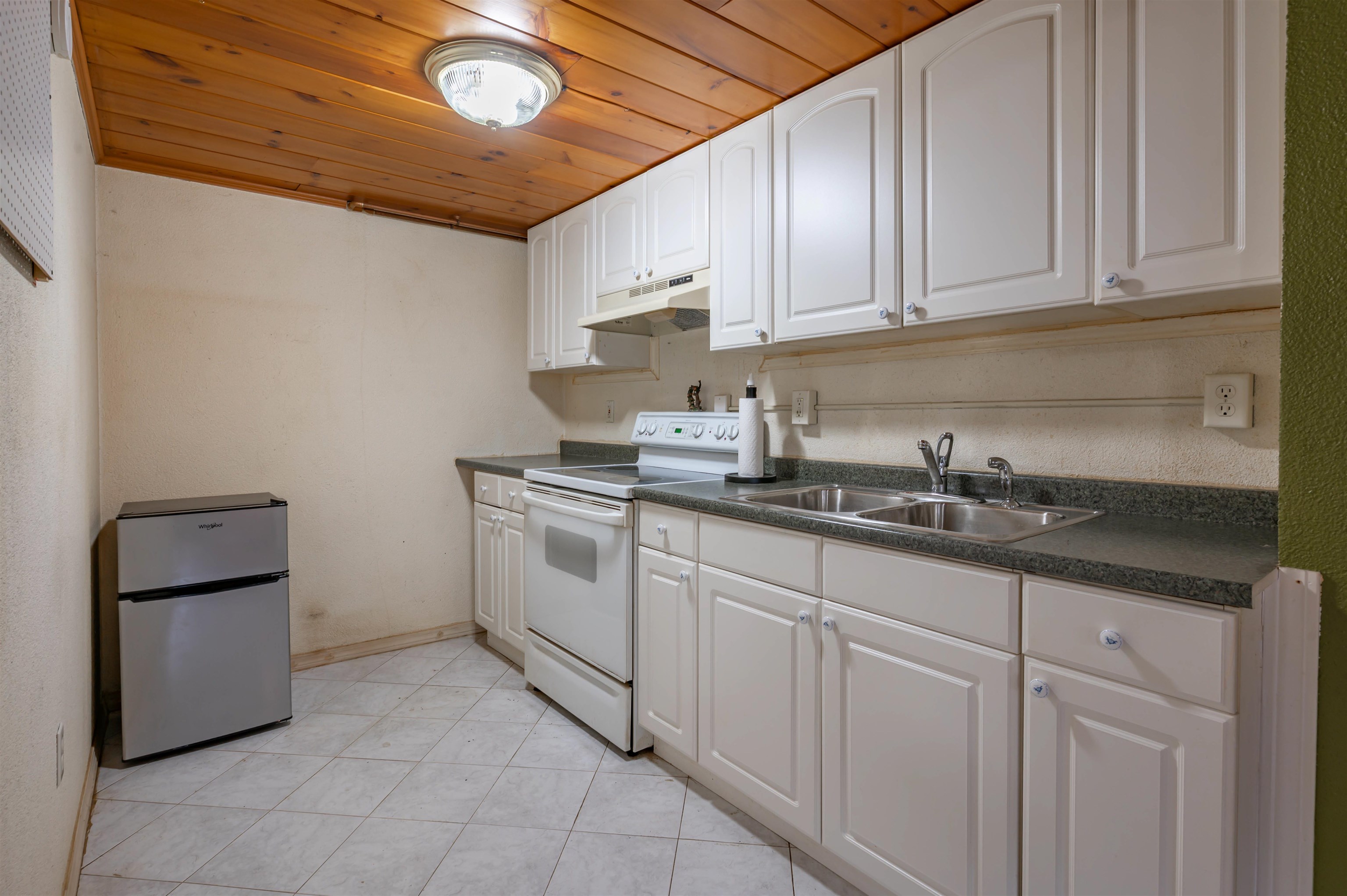 31 Rosemont Avenue Manchester, NH 03103 - Photo 13 of 46