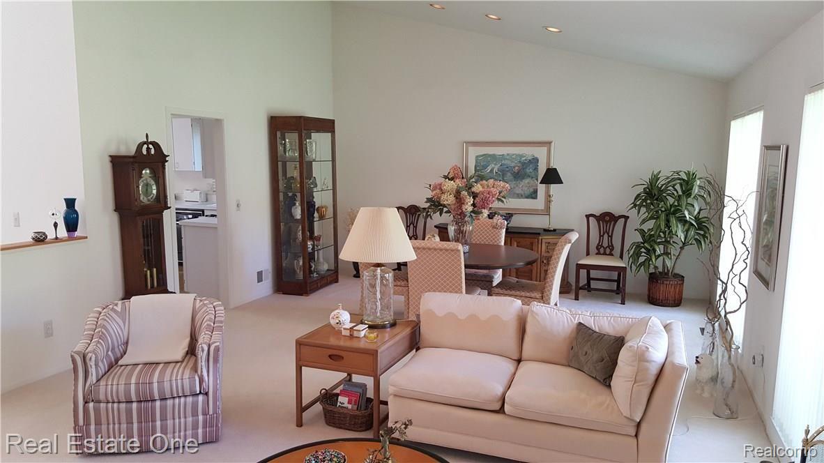 5234 Simpson Lake Road West Bloomfield, MI 48323 - Photo 6 of 27 20160608_093641.jpg