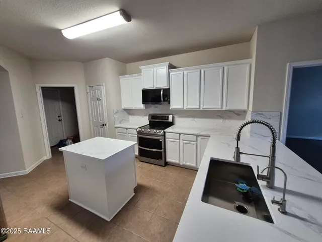 $1,750 | 100 Meadowvale Drive, Carencro, LA 70520