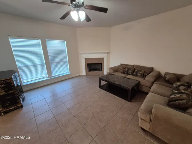 $1,750 | 100 Meadowvale Drive, Carencro, LA 70520