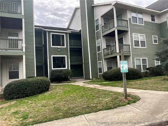 $900 | 979 Stewarts Creek Drive, Unit 8, Fayetteville, NC 28314