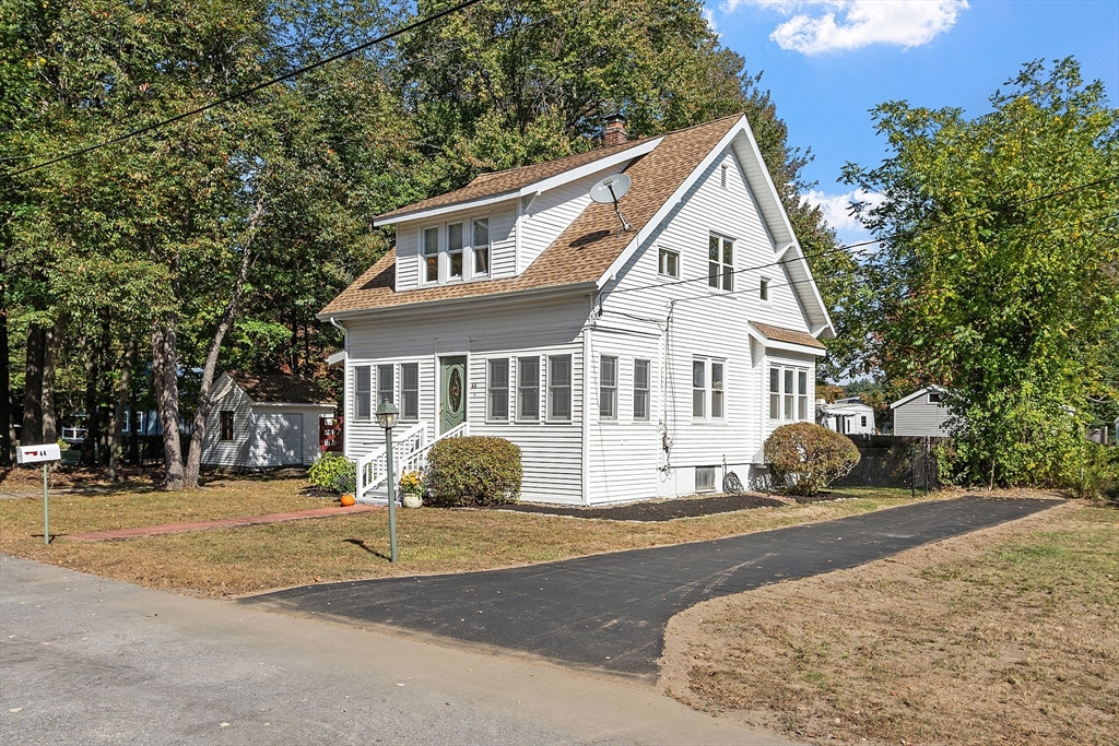 44 Hamlin Street Lunenburg, MA 01462 - Photo 3 of 35