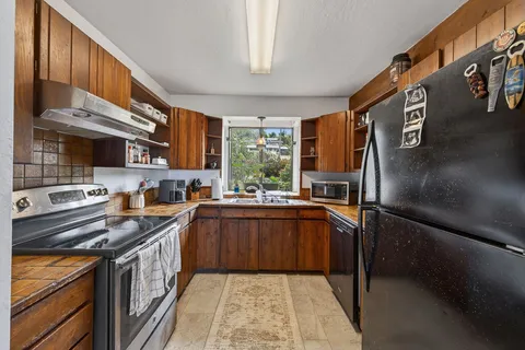 $1,650,000 | 73-1203 Ahulani Street, Kailua-Kona, HI 96740