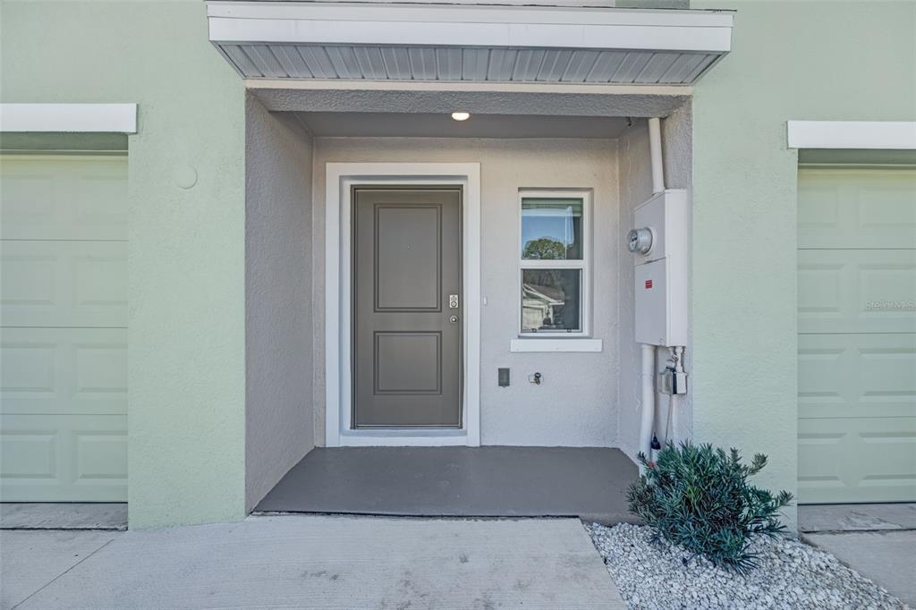 1009 Spotted Egret Loop Ruskin, FL 33570 - Photo 2 of 33