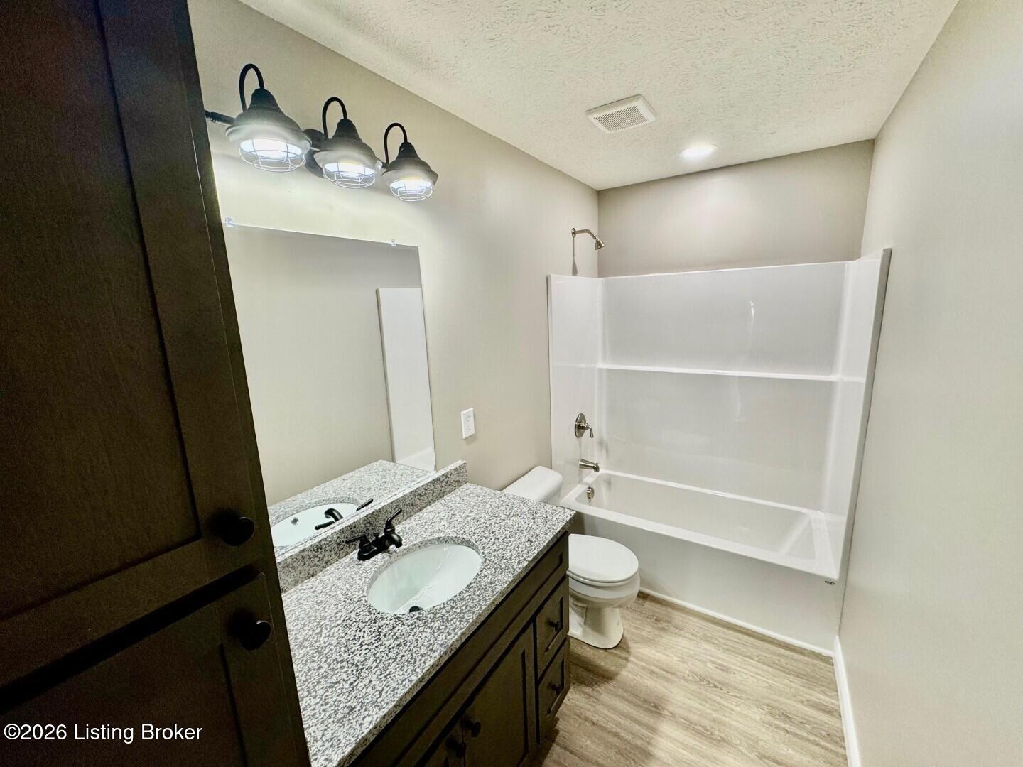 1518 Old Perryville Loop Springfield, KY 40069 - Photo 11 of 26 011_Bathroom