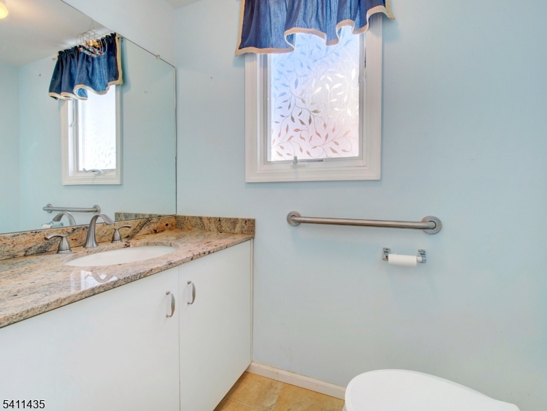 184 Patriots Road Morris Plains, NJ 07950 - Photo 13 of 24