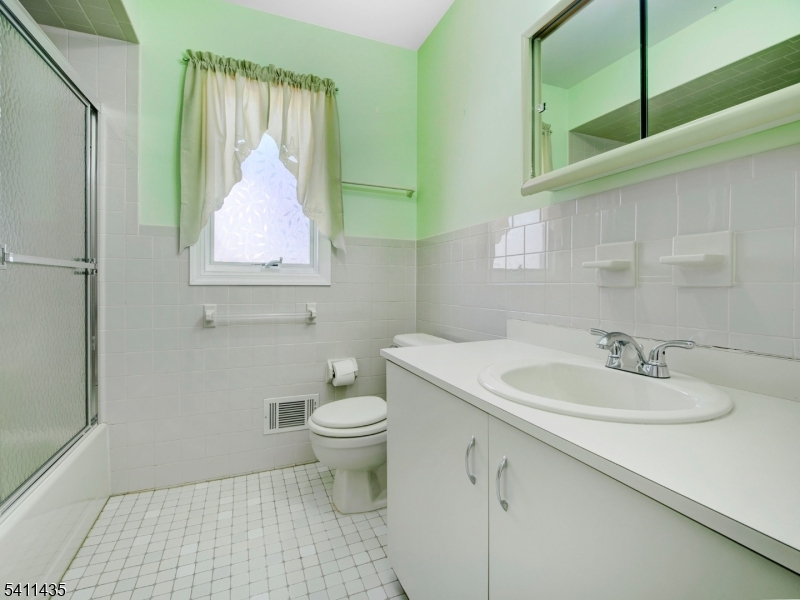 184 Patriots Road Morris Plains, NJ 07950 - Photo 22 of 24