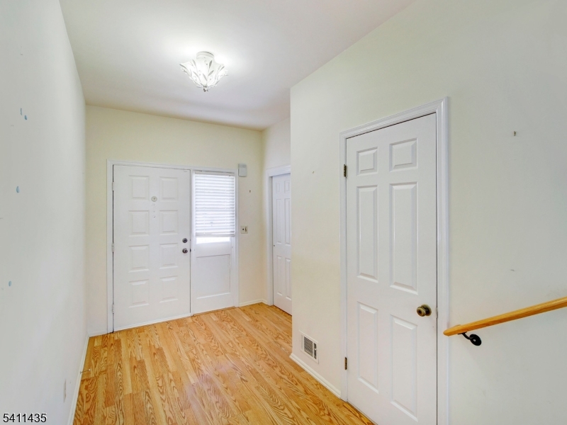 184 Patriots Road Morris Plains, NJ 07950 - Photo 4 of 24