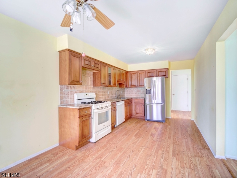 184 Patriots Road Morris Plains, NJ 07950 - Photo 8 of 24