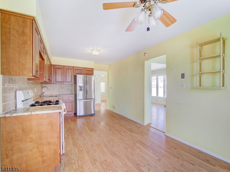 184 Patriots Road Morris Plains, NJ 07950 - Photo 9 of 24