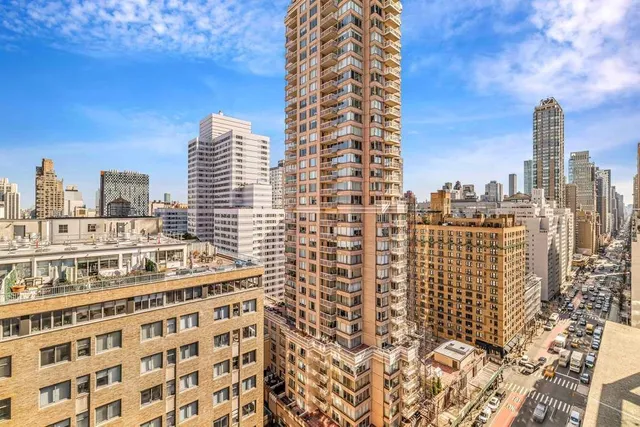 $1,899,000 | 169 East 69th Street, Unit 19A | Lenox Hill