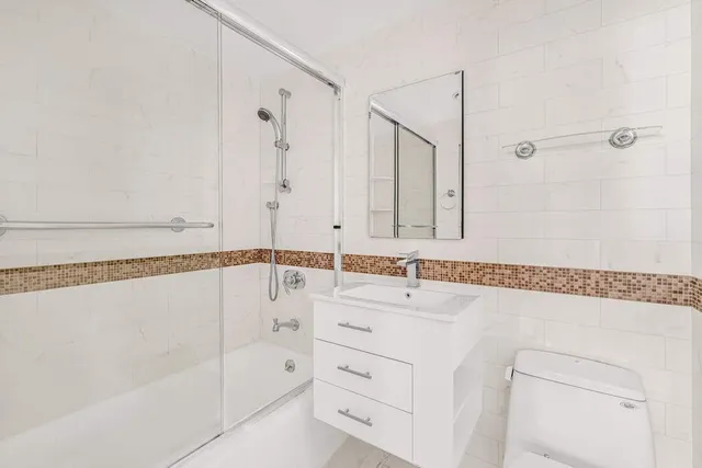 $1,899,000 | 169 East 69th Street, Unit 19A | Lenox Hill