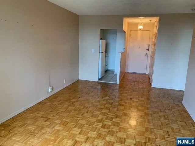 a view of a big room with closet