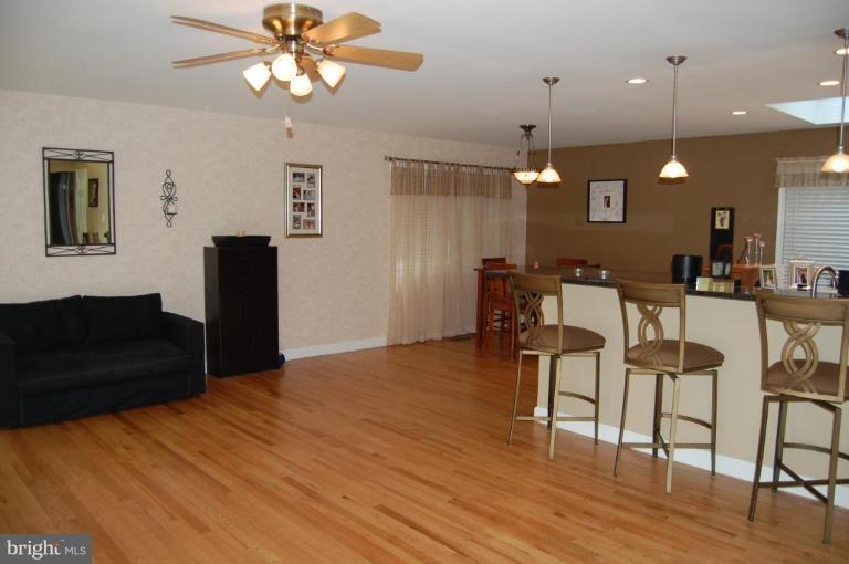 2304 Fox Fire Court Reston, VA 20191 - Photo 3 of 27 Living Room #2