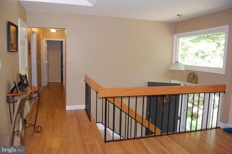 2304 Fox Fire Court Reston, VA 20191 - Photo 21 of 27 Entrance / Foyer