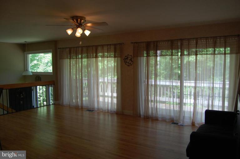 2304 Fox Fire Court Reston, VA 20191 - Photo 10 of 27 Living Room