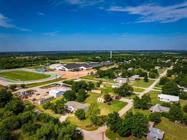 $74,000 | 902 Commerce Street, Newcastle, TX 76372