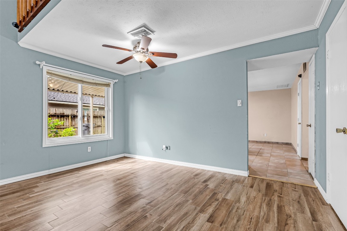 17031 Seven Pines Drive Spring, TX 77379 - Photo 13 of 28 Easy transition form living to Kitchen Breakfast area.