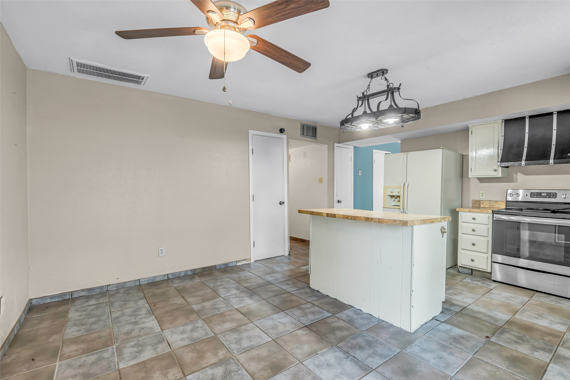 17031 Seven Pines Drive Spring, TX 77379 - Photo 16 of 28 Ample Breakfast room Space.