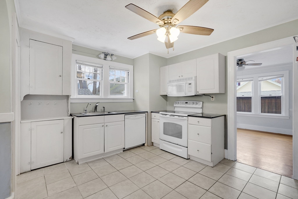 16 Fenimore Boulevard Springfield, MA 01108 - Photo 15 of 34