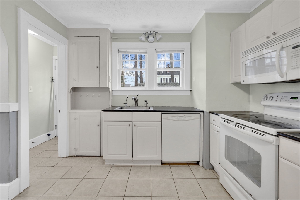 16 Fenimore Boulevard Springfield, MA 01108 - Photo 16 of 34