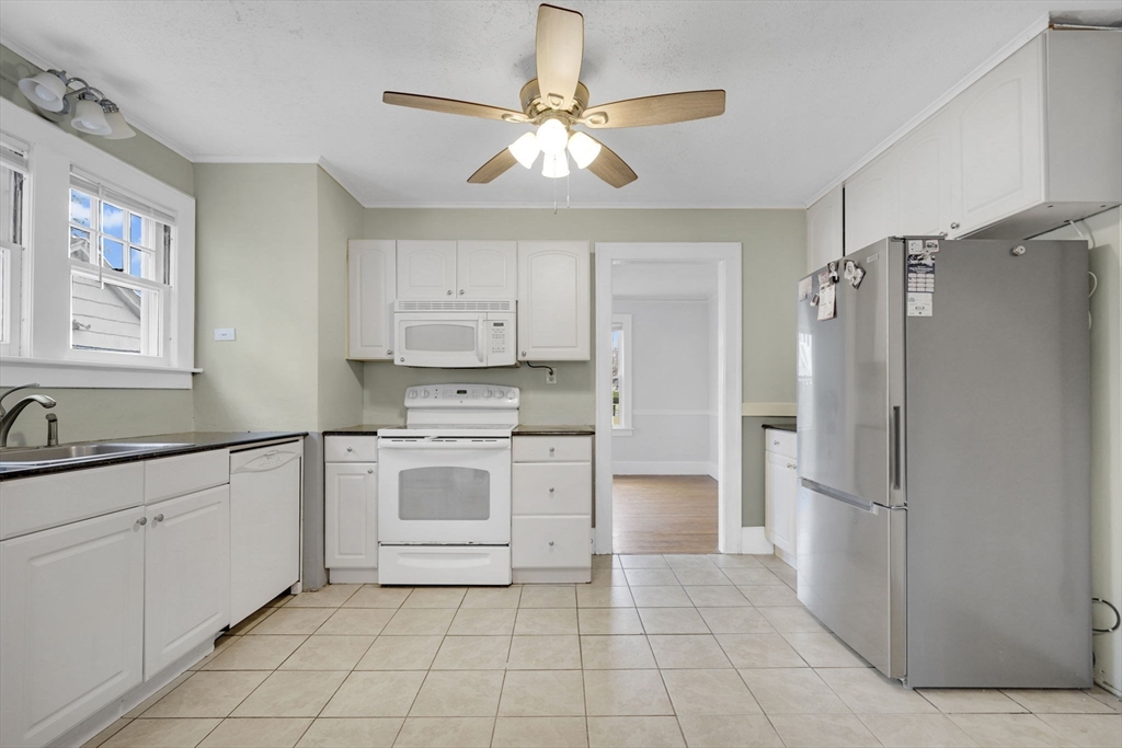 16 Fenimore Boulevard Springfield, MA 01108 - Photo 17 of 34