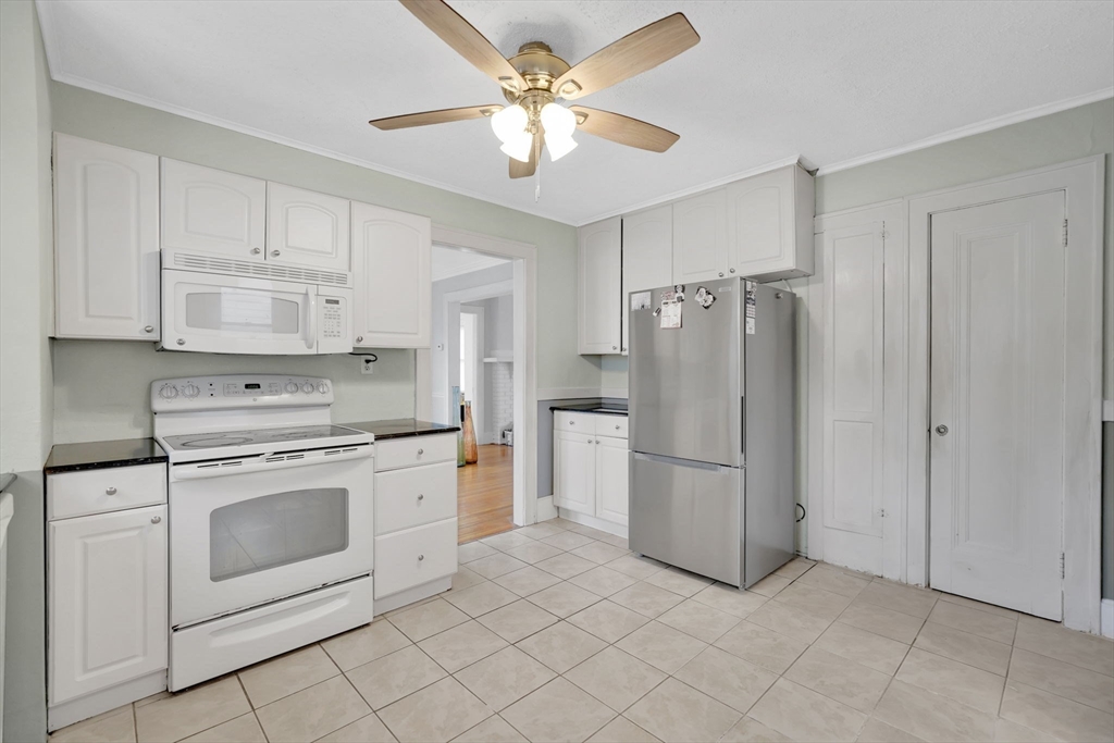 16 Fenimore Boulevard Springfield, MA 01108 - Photo 18 of 34