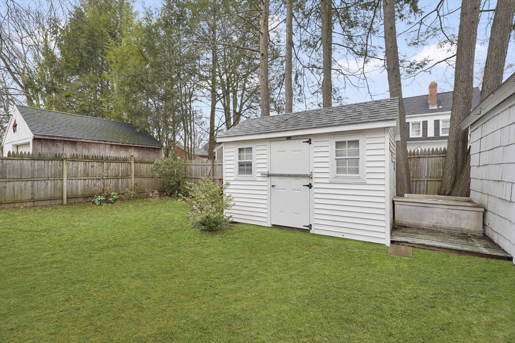 16 Fenimore Boulevard Springfield, MA 01108 - Photo 33 of 34