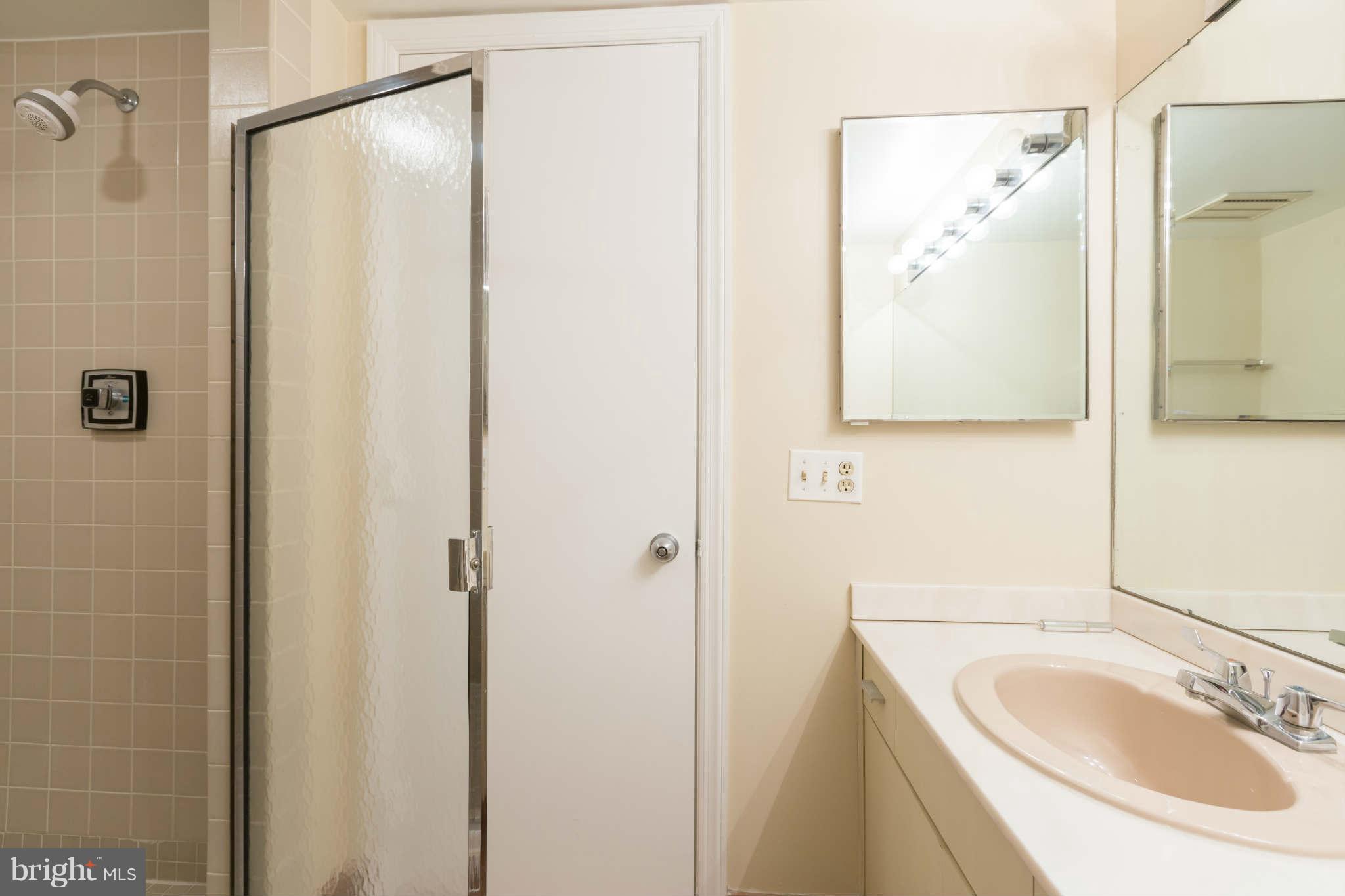 1015 33rd Street Northwest, Unit 809 Washington, DC 20007 - Photo 9 of 21 Bath