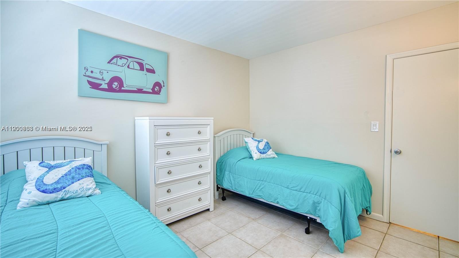 2900 Banyan Street, Unit 408 Fort Lauderdale, FL 33316 - Photo 12 of 29 a bedroom with a bed and painting on the wall