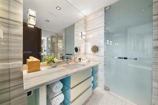 $20,000 | 2201 Collins Avenue, Unit 1926/PH, Miami Beach, FL 33139