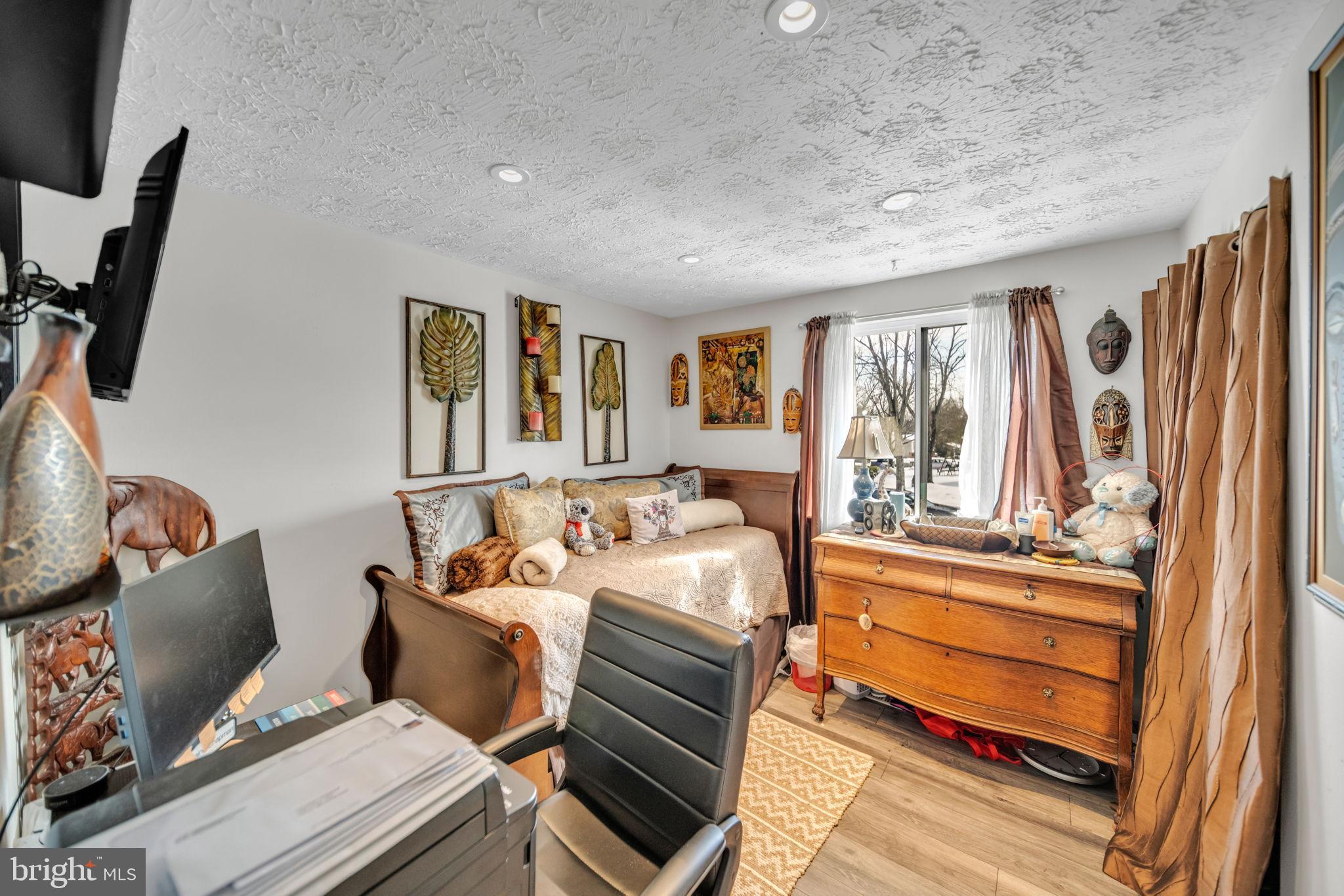 6206 Clinton Way Clinton, MD 20735 - Photo 14 of 31 Second bedroom.