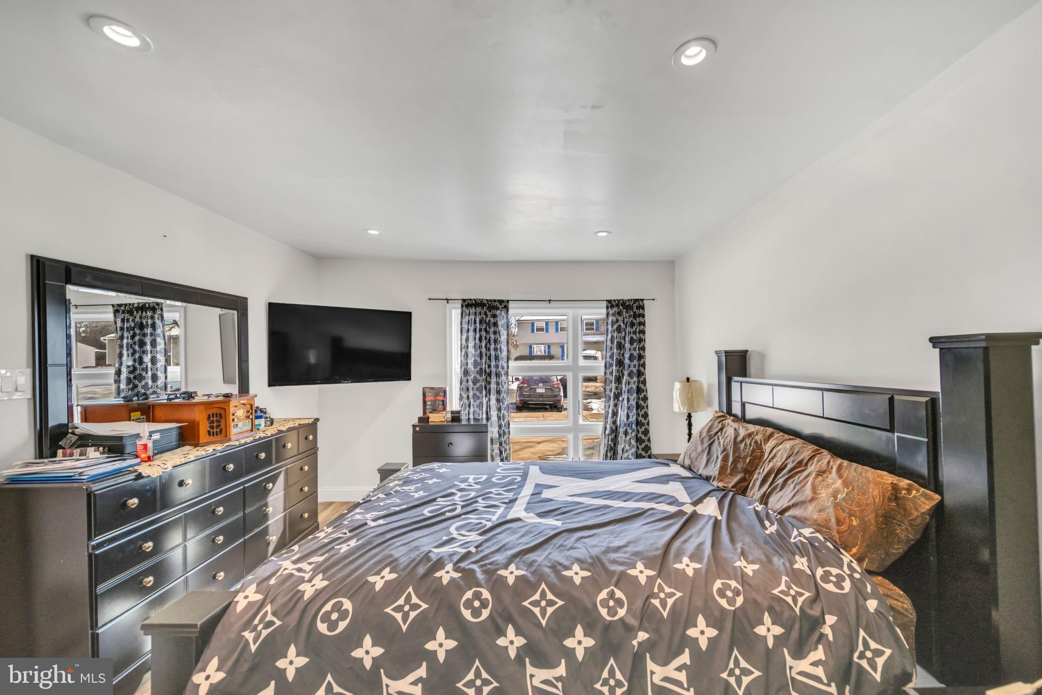 6206 Clinton Way Clinton, MD 20735 - Photo 18 of 31 Third bedroom.