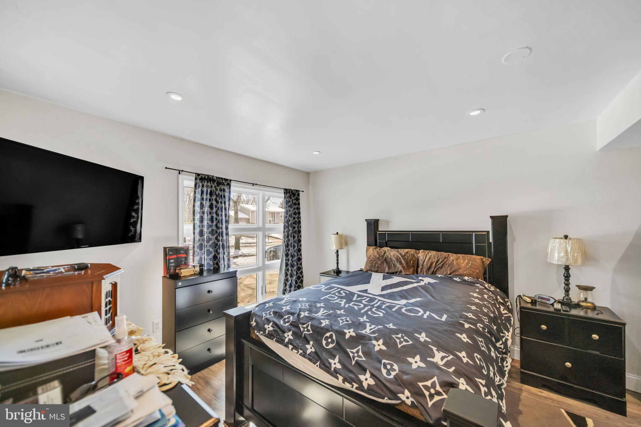 6206 Clinton Way Clinton, MD 20735 - Photo 19 of 31 Third bedroom.