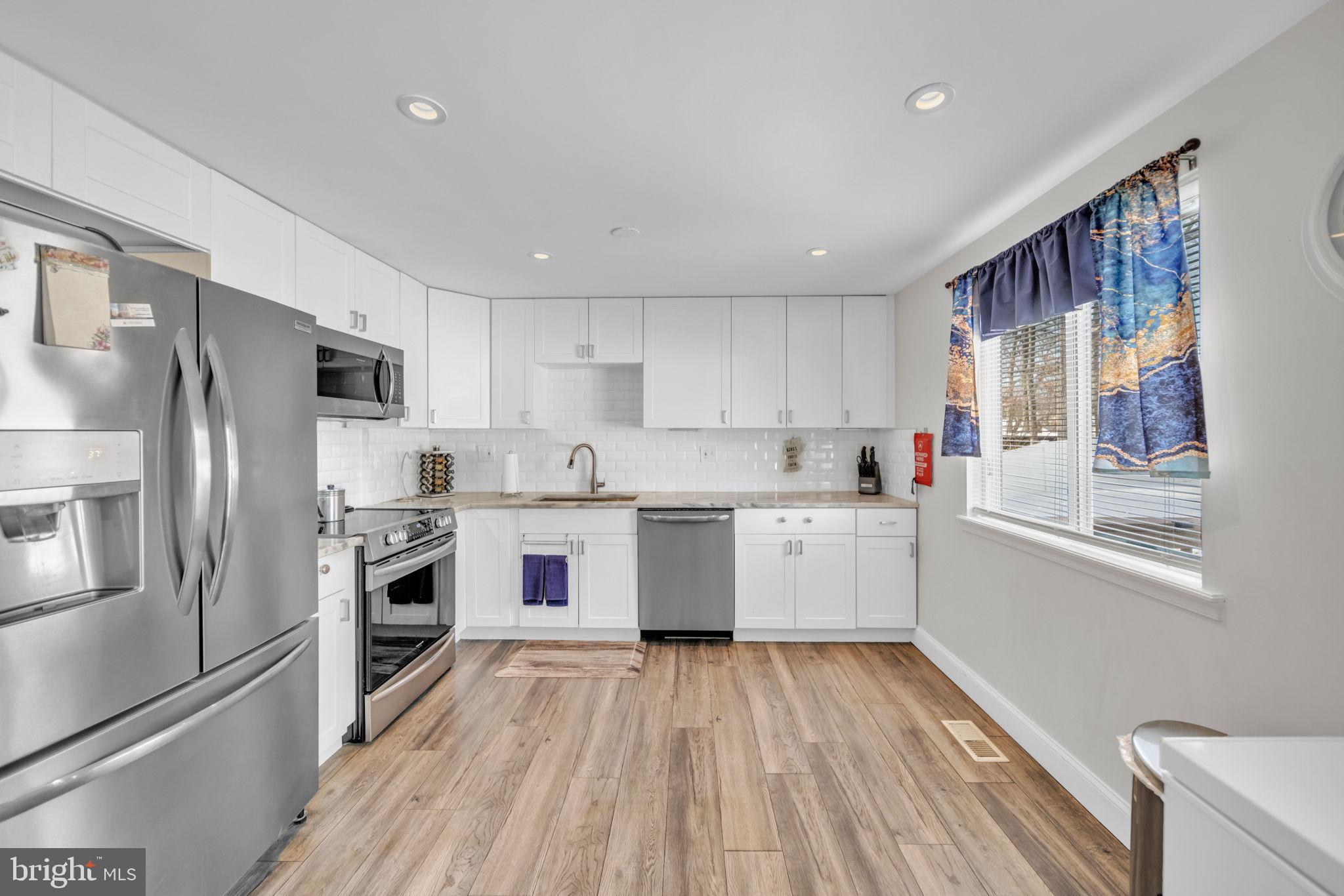 6206 Clinton Way Clinton, MD 20735 - Photo 2 of 31 Modern kitchen with sleek finishes.