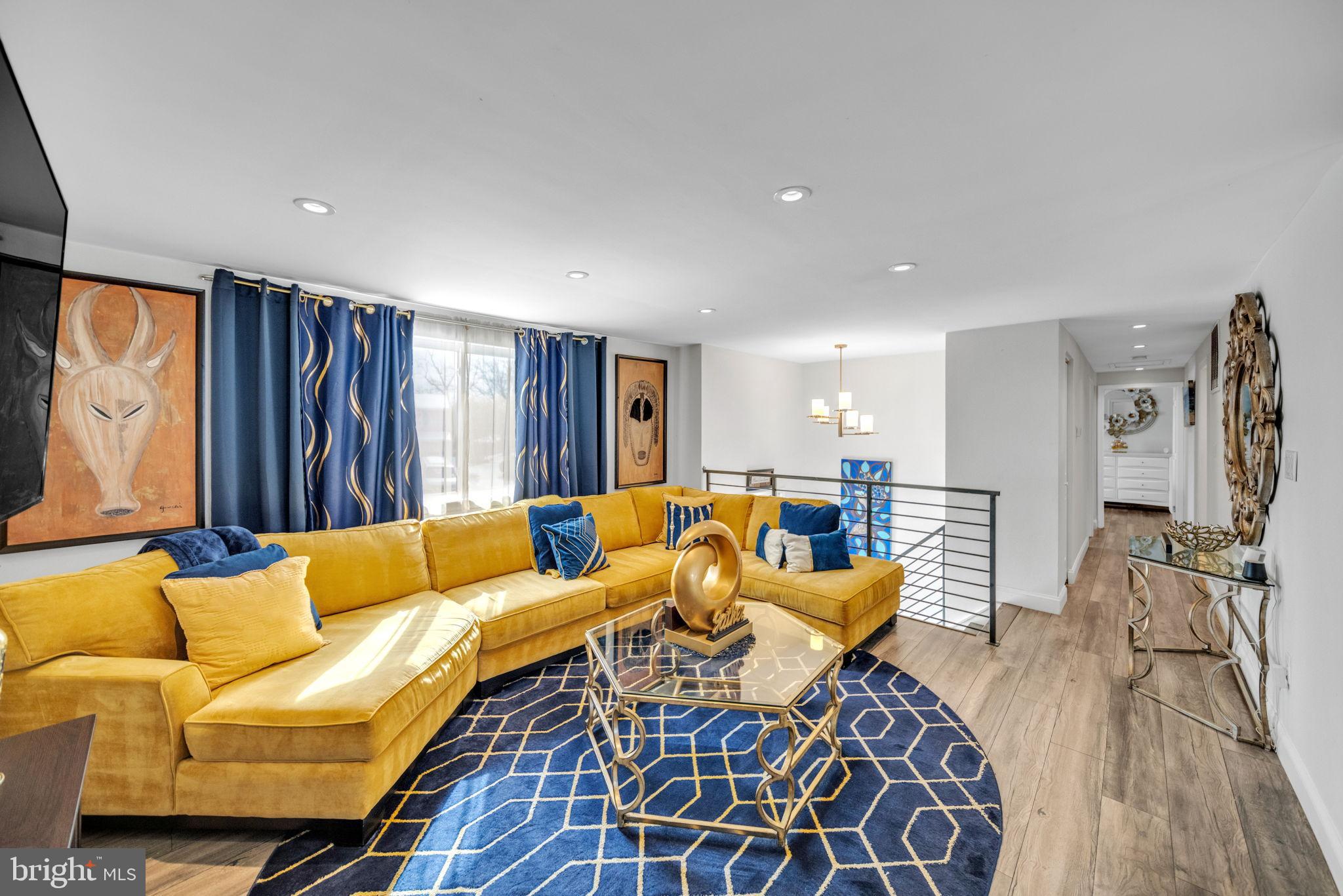 6206 Clinton Way Clinton, MD 20735 - Photo 3 of 31 Living space with natural light.